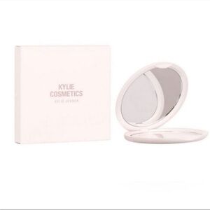 Kylie Cosmetics Compact Mirror - Blush Pink